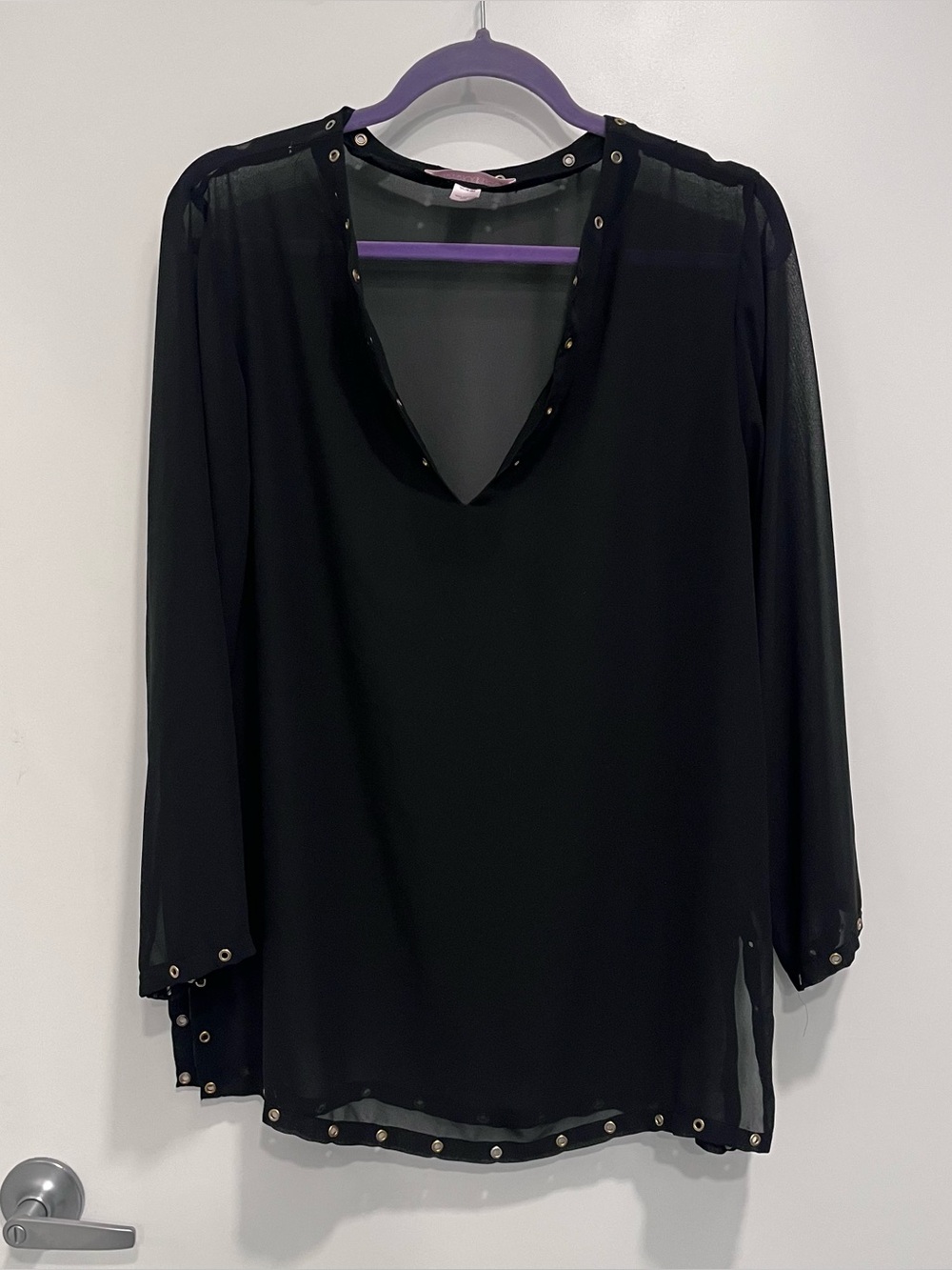 Victoria's Secret Black Sheer V-Neck Grommet Stud Trim Women's Blouse Size XS